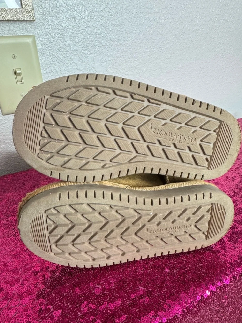 UGG Koolaburra ❄️ Toddler Sized Tan Suede Boot with Shearling & Bows (Size 10)
